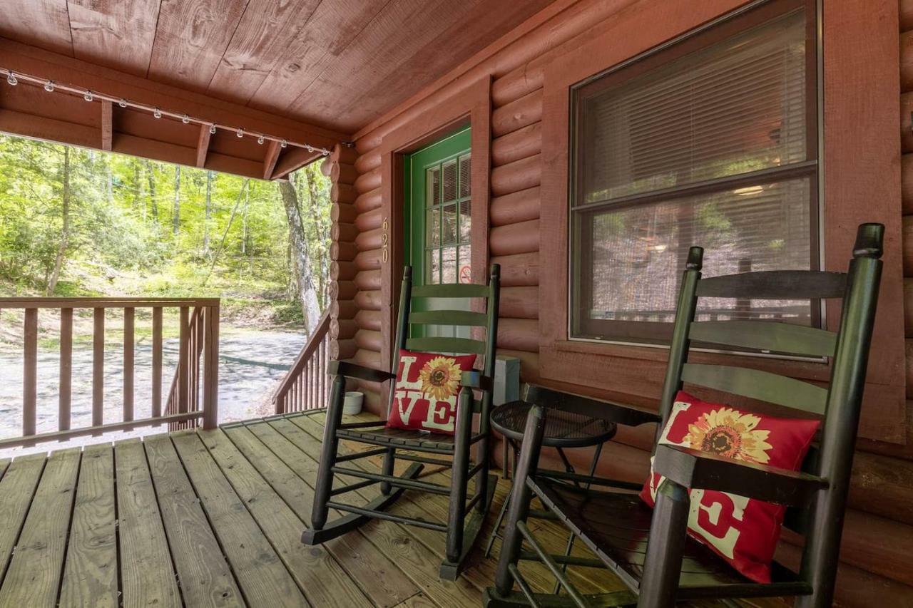 Log Cabin! 1Mile From The Action! Private Lane! Hot Tub! Pool Table! Villa Pigeon Forge Eksteriør bilde